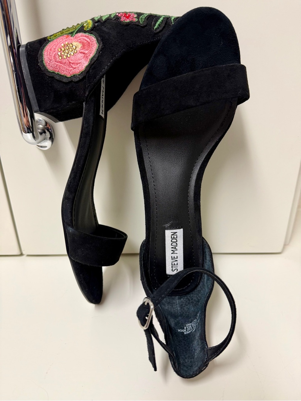 Steve Madden Inca Black Suede Embroidered Floral Block Heel Sandals Size US 8.5 - Picture 4 of 11
